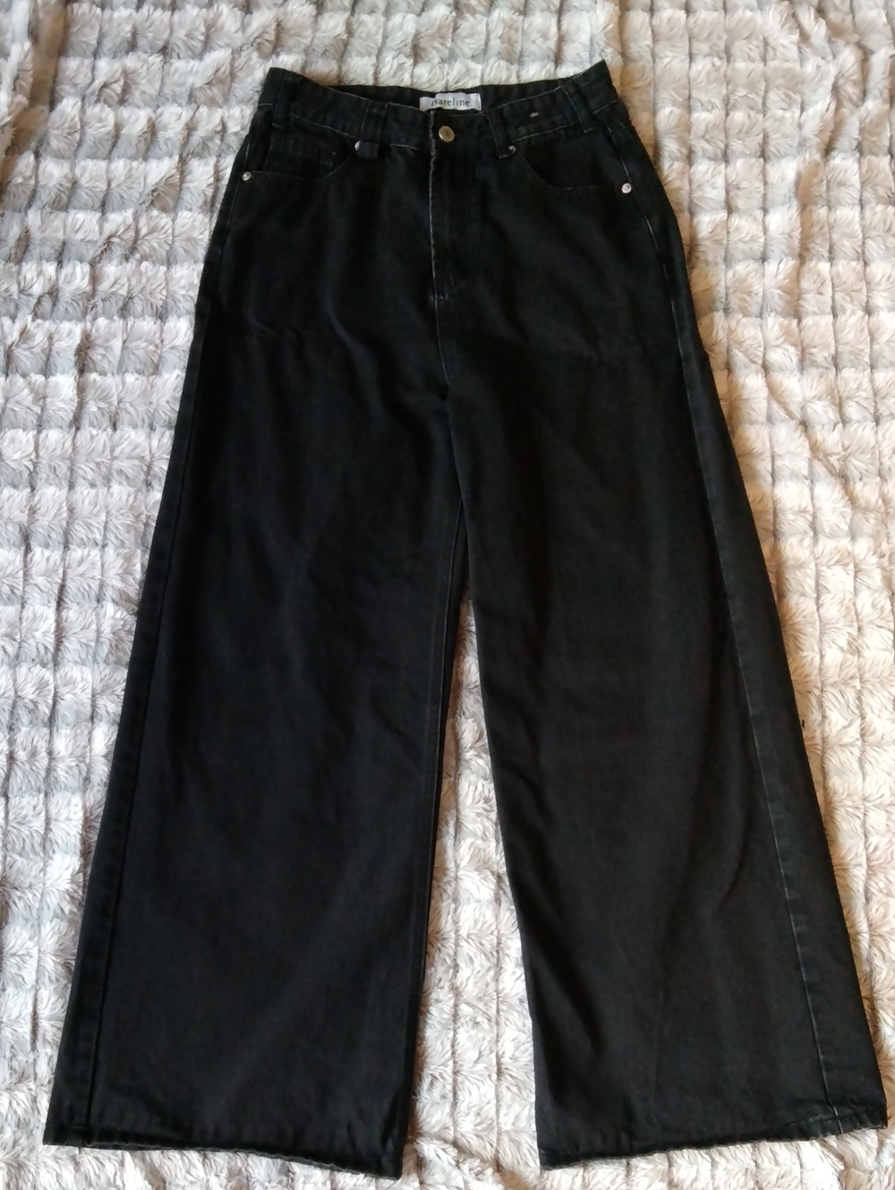 Wide-Leg Black Jeans - Classic Flare